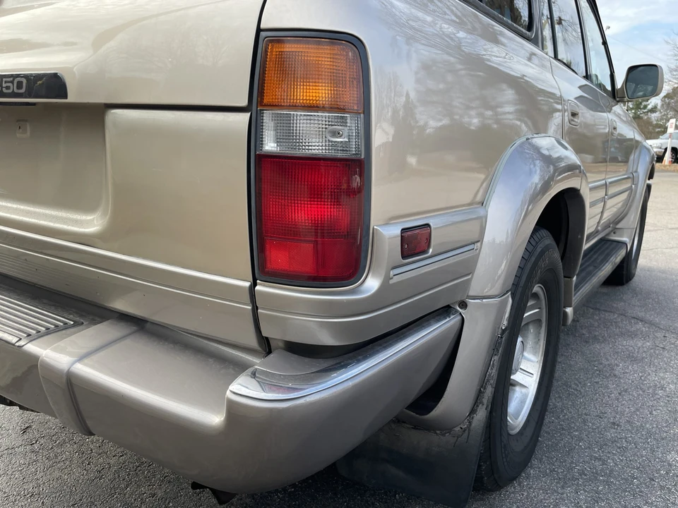1997 Lexus LX 1st Gen - Image 26 of 31