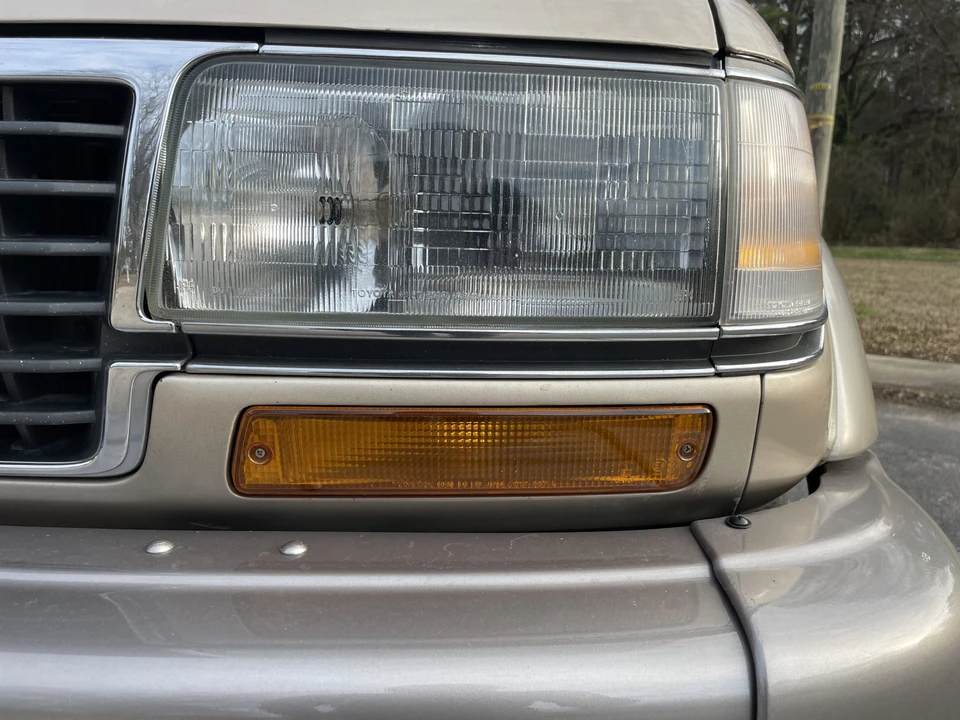 1997 Lexus LX 1st Gen - Image 21 of 31