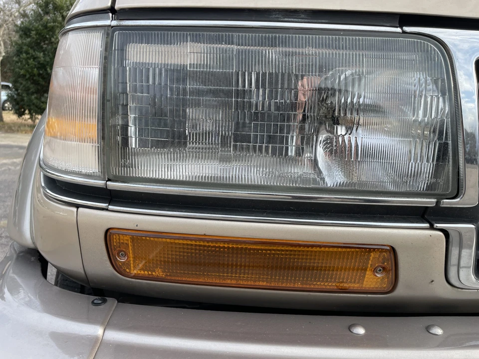 1997 Lexus LX 1st Gen - Image 18 of 31