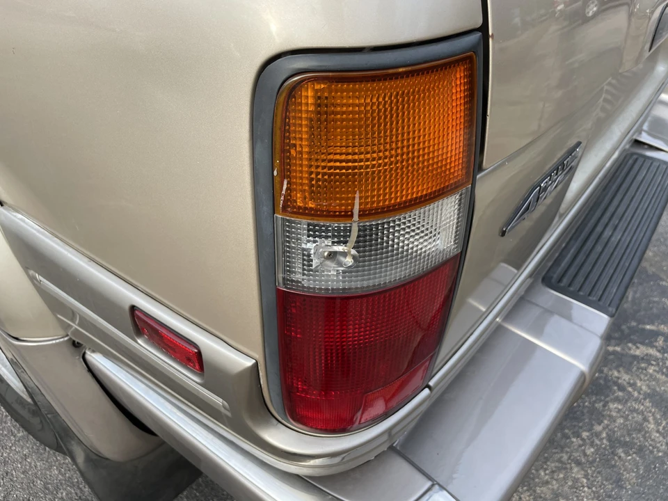 1997 Lexus LX 1st Gen - Image 28 of 31