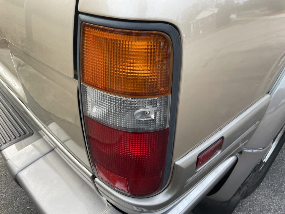 1997 Lexus LX 1st Gen - Image 27 of 31