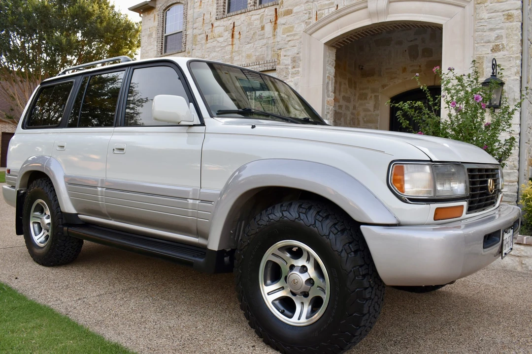 1997 Lexus LX 1st Gen - Image 27 of 31