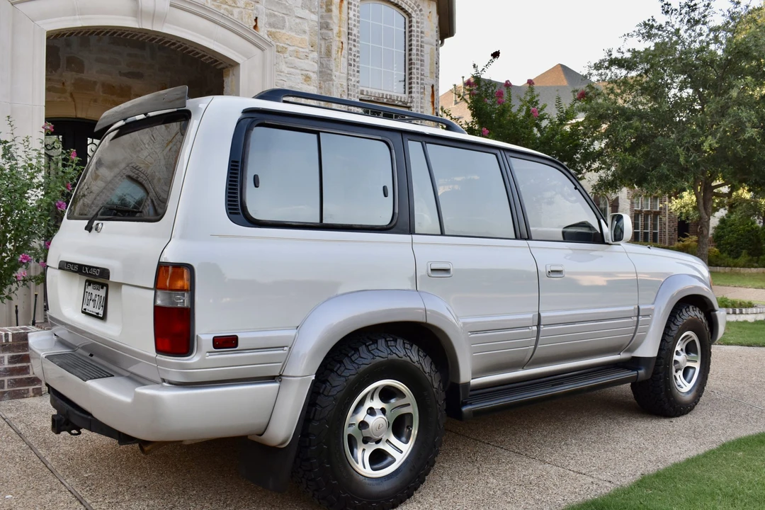 1997 Lexus LX 1st Gen - Image 21 of 31