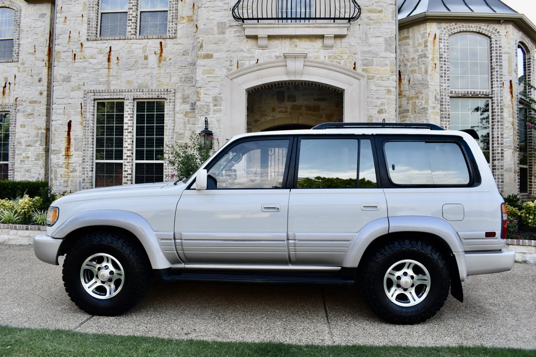 1997 Lexus LX 1st Gen - Image 11 of 31