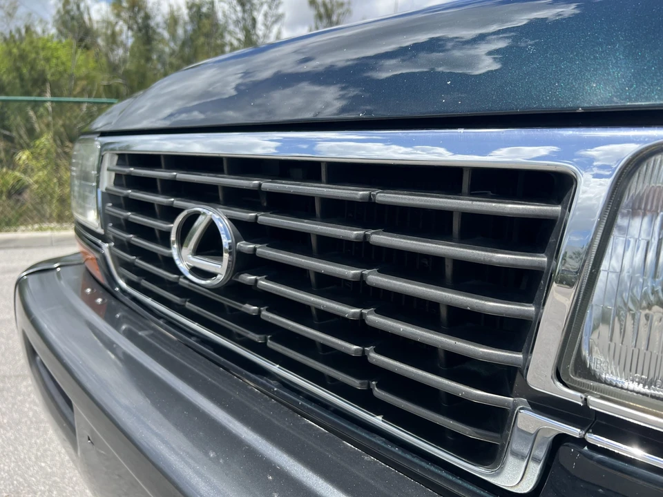 1997 Lexus LX 1st Gen - Image 13 of 31