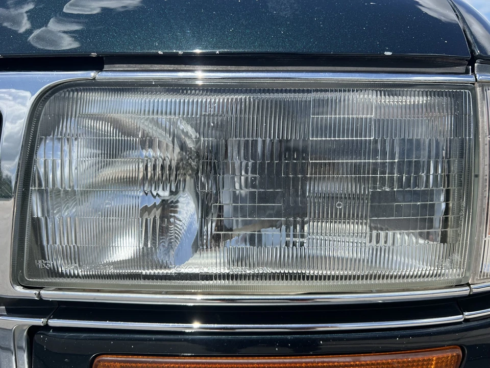 1997 Lexus LX 1st Gen - Image 18 of 31
