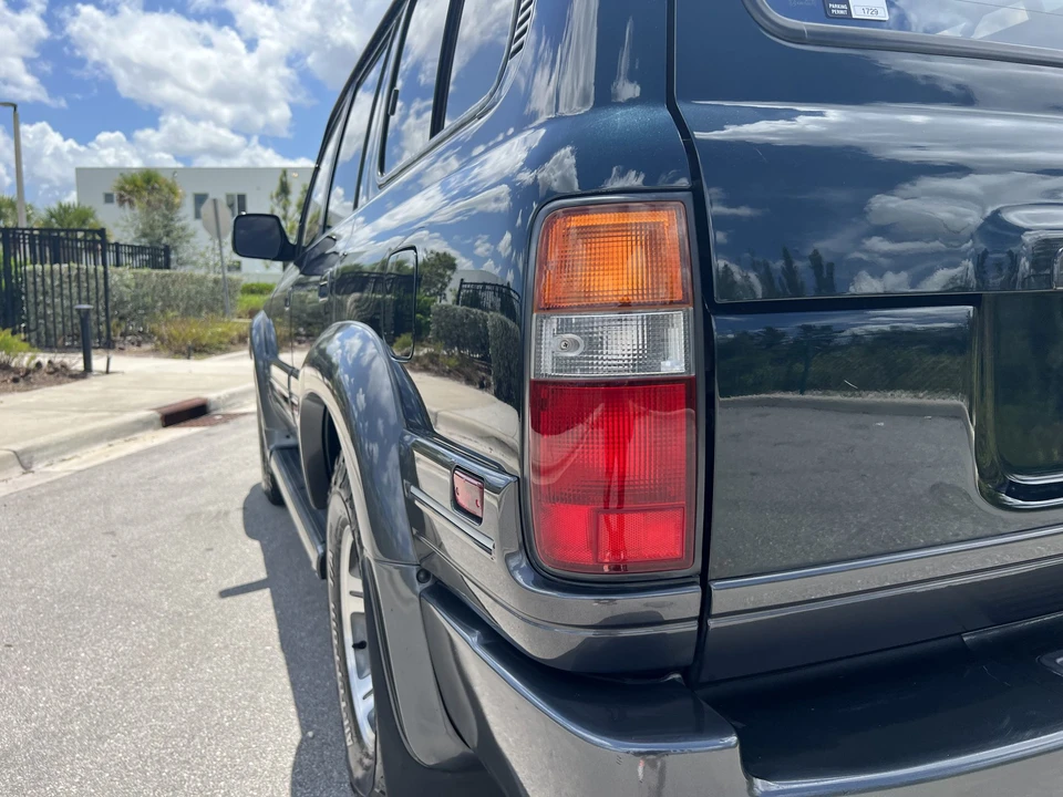 1997 Lexus LX 1st Gen - Image 28 of 31