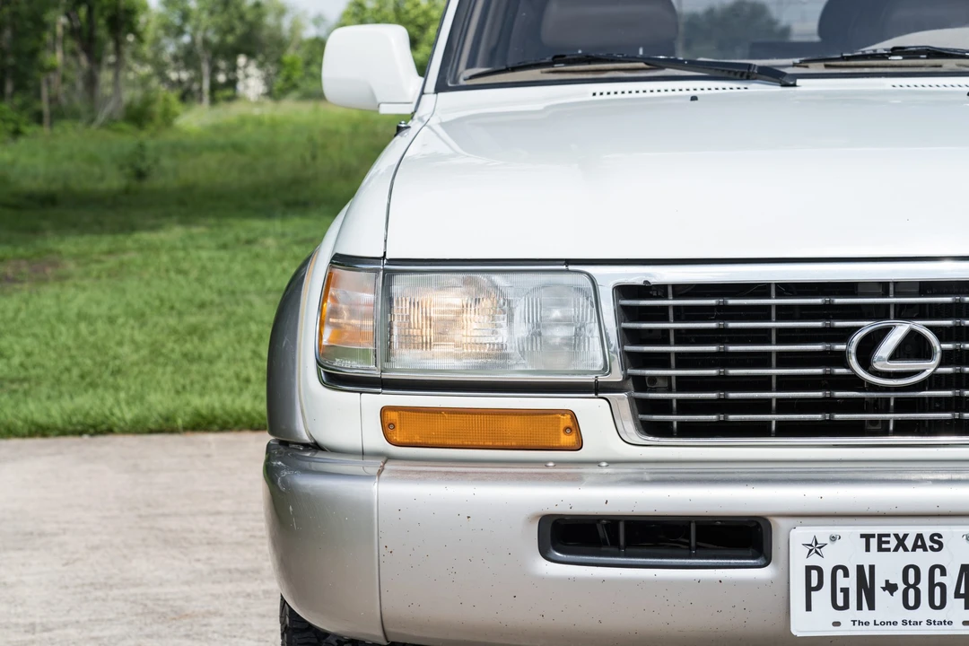 1997 Lexus LX 1st Gen - Image 26 of 31