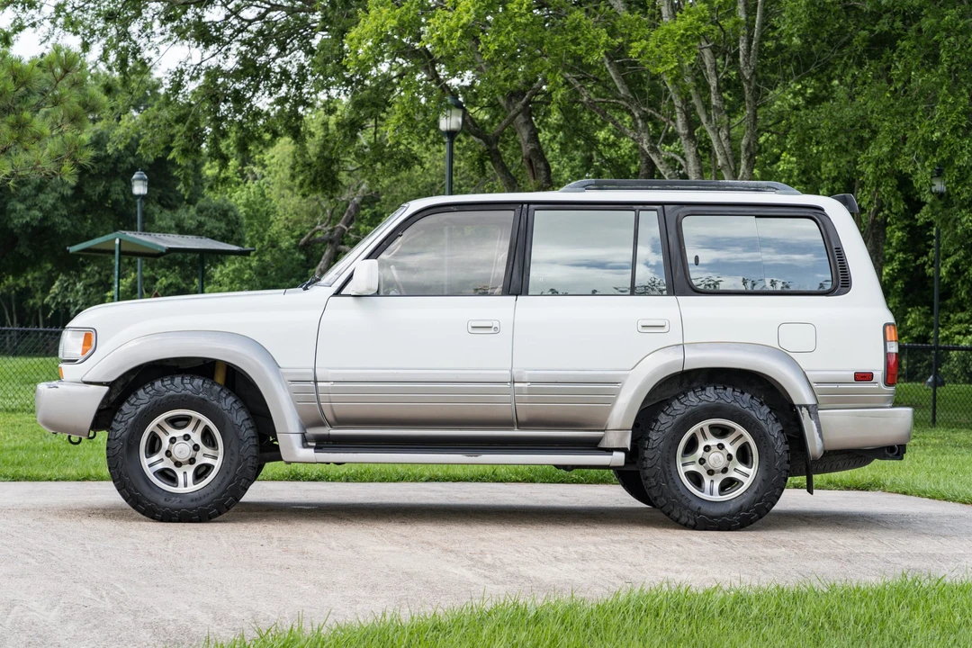 1997 Lexus LX 1st Gen - Image 5 of 31