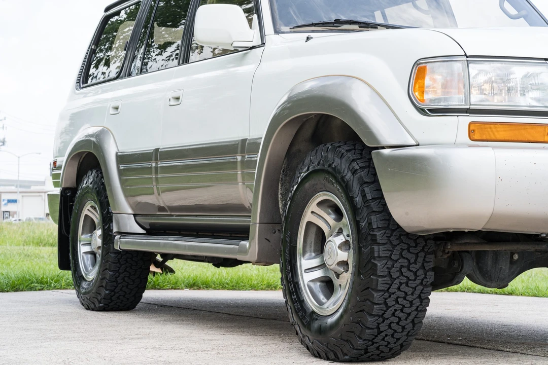 1997 Lexus LX 1st Gen - Image 23 of 31
