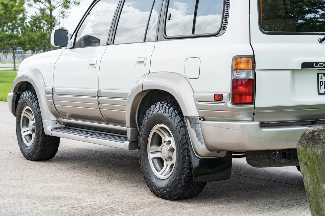 1997 Lexus LX 1st Gen - Image 15 of 31