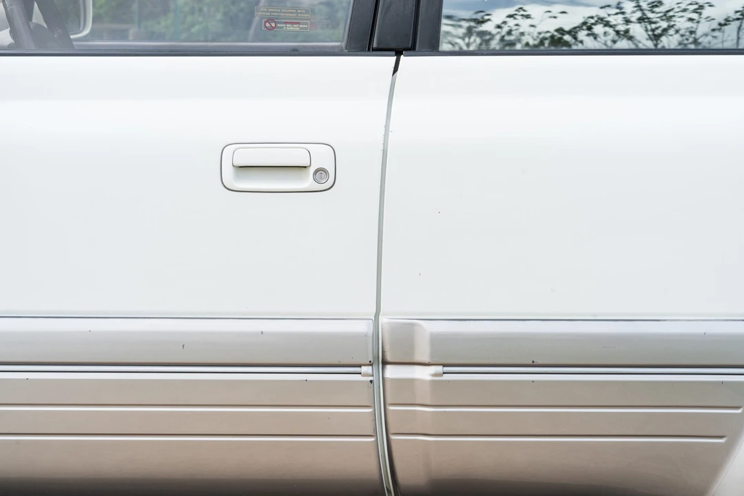 1997 Lexus LX 1st Gen - Image 13 of 31