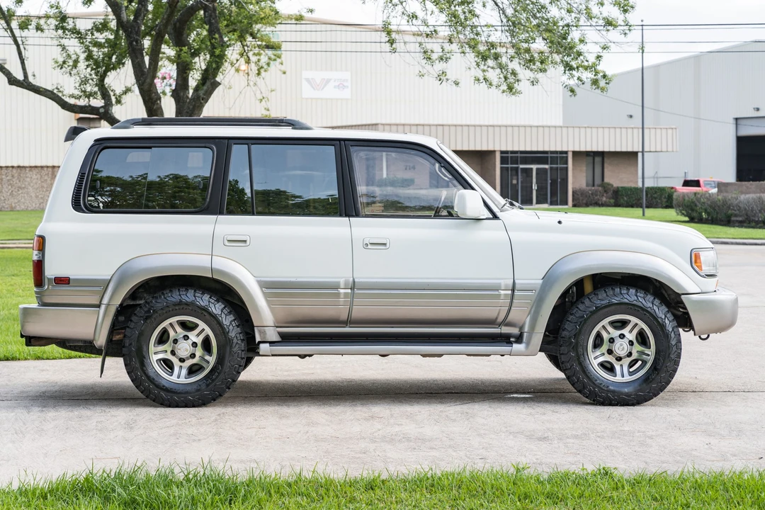 1997 Lexus LX 1st Gen - Image 9 of 31