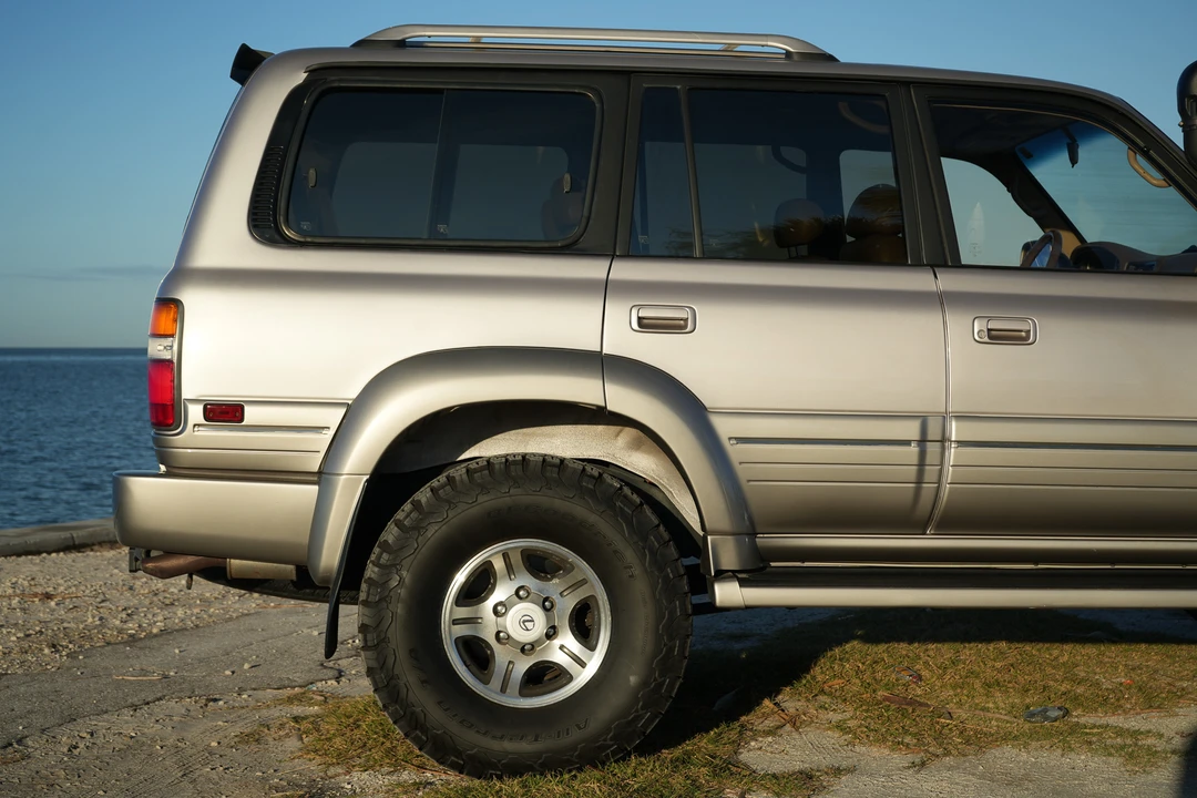 1997 Lexus LX 1st Gen - Image 23 of 31