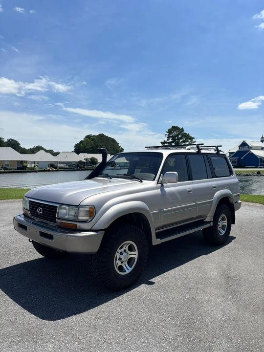 1997 Lexus LX 1st Gen - Image 4 of 31