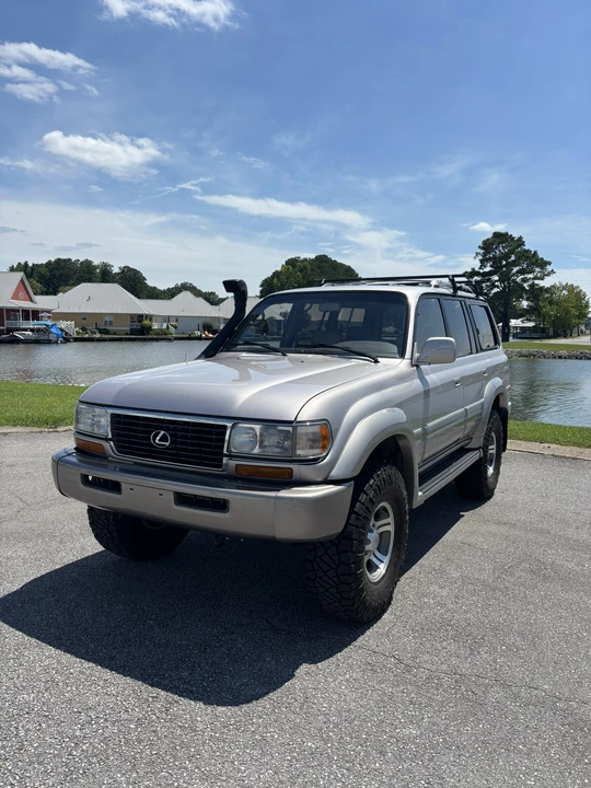 1997 Lexus LX 1st Gen - Image 5 of 31