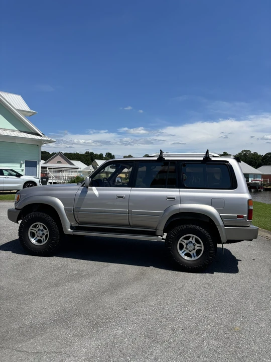 1997 Lexus LX 1st Gen - Image 22 of 31