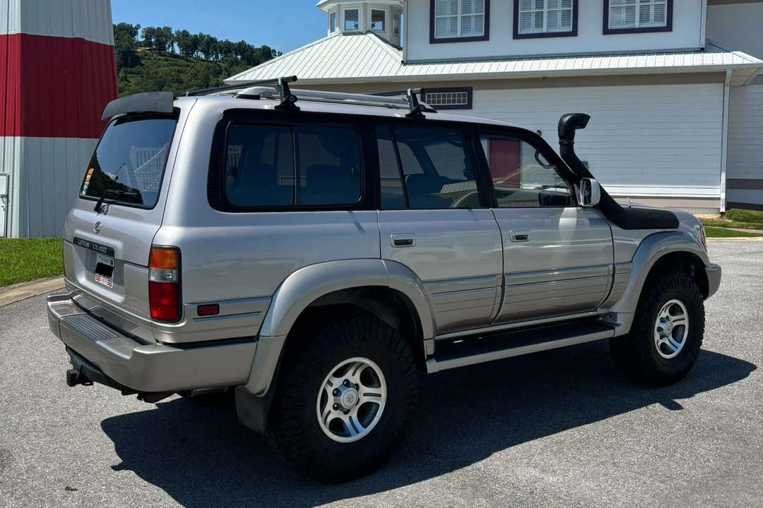 1997 Lexus LX 1st Gen - Image 17 of 31