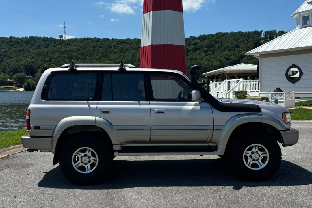 1997 Lexus LX 1st Gen - Image 15 of 31