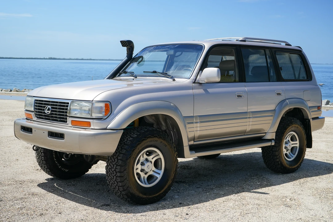 1997 Lexus LX 1st Gen - Image 5 of 31