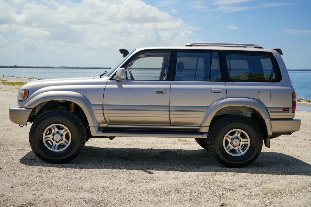 1997 Lexus LX 1st Gen - Image 6 of 31