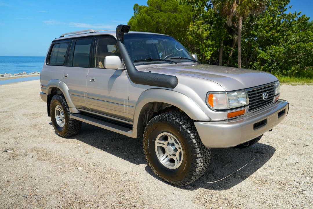 1997 Lexus LX 1st Gen - Image 17 of 31
