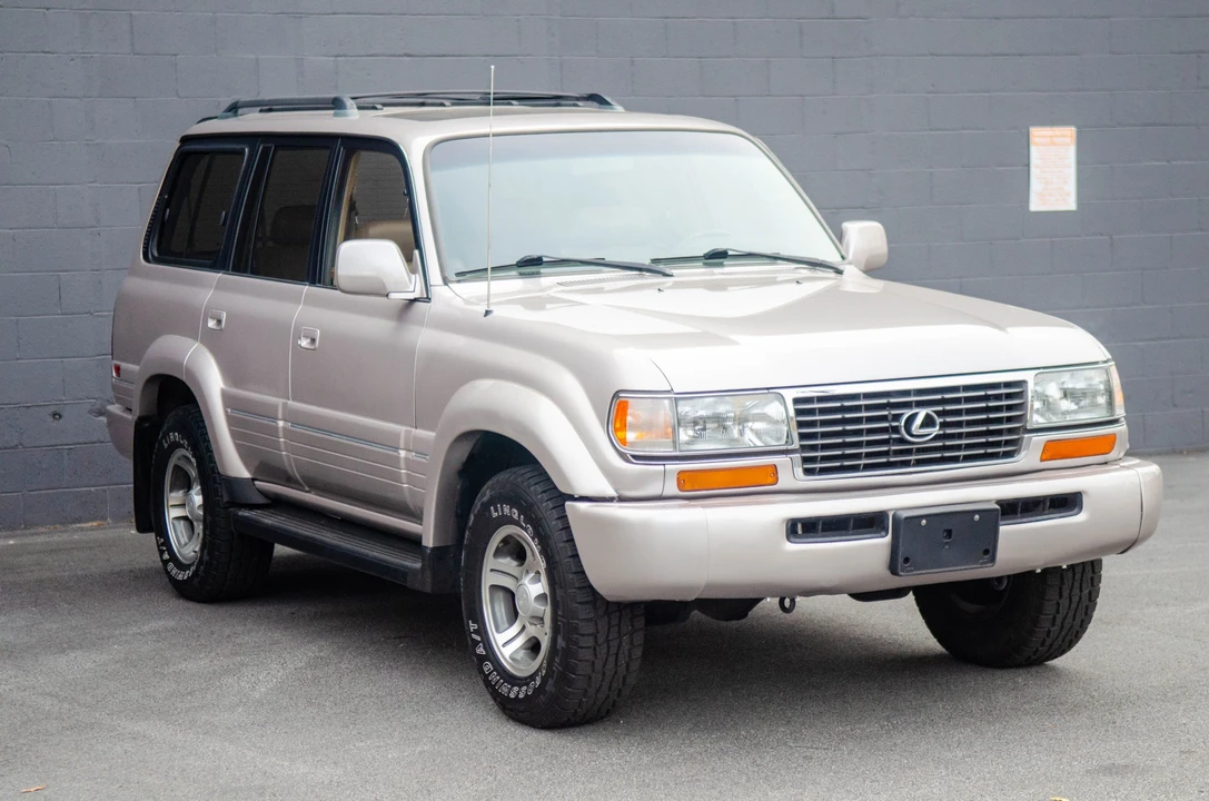 1997 Lexus LX 1st Gen - Image 13 of 31