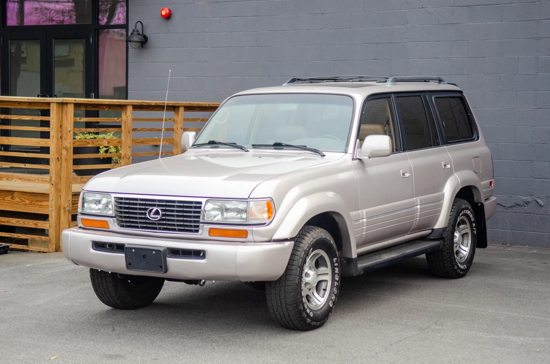 1997 Lexus LX 1st Gen - Image 5 of 31