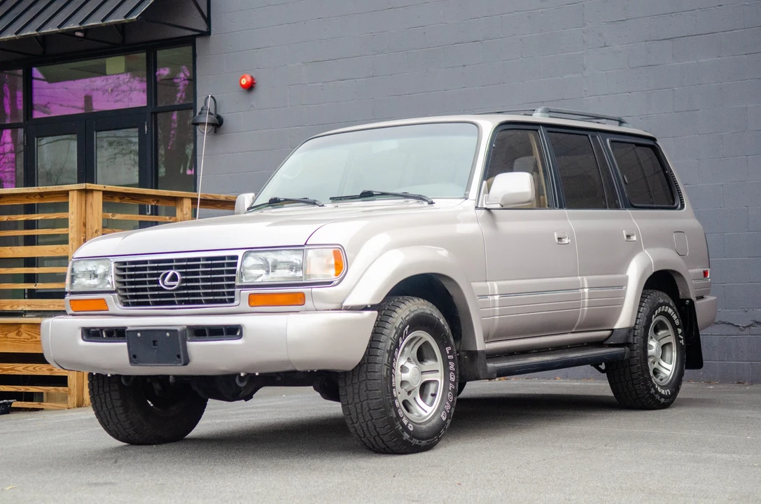 1997 Lexus LX 1st Gen - Image 4 of 31