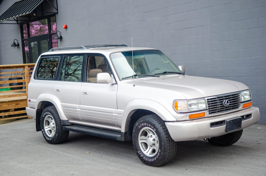 1997 Lexus LX 1st Gen - Image 17 of 31