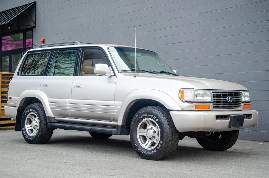 1997 Lexus LX 1st Gen - Image 19 of 31