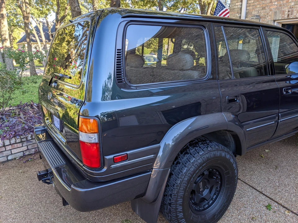 1997 Lexus LX 1st Gen - Image 17 of 31