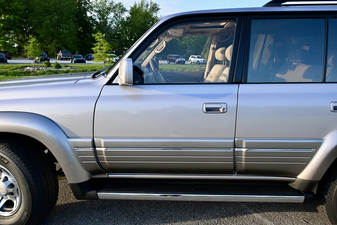 1997 Lexus LX 1st Gen - Image 28 of 31