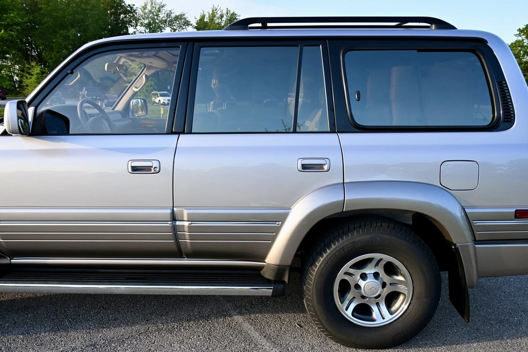 1997 Lexus LX 1st Gen - Image 29 of 31