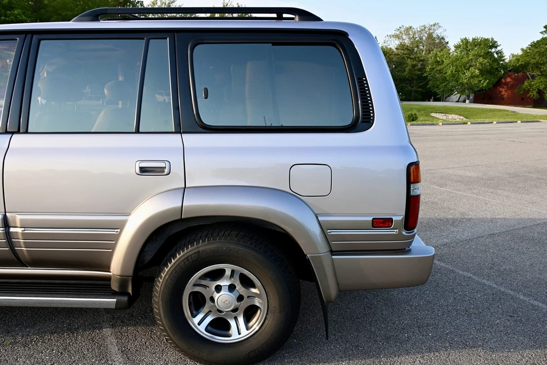 1997 Lexus LX 1st Gen - Image 30 of 31