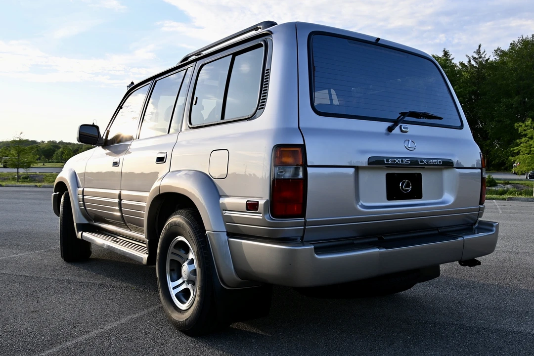 1997 Lexus LX 1st Gen - Image 16 of 31