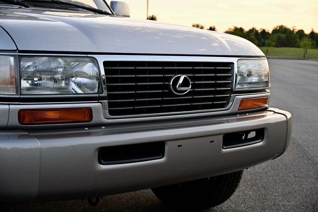 1997 Lexus LX 1st Gen - Image 25 of 31