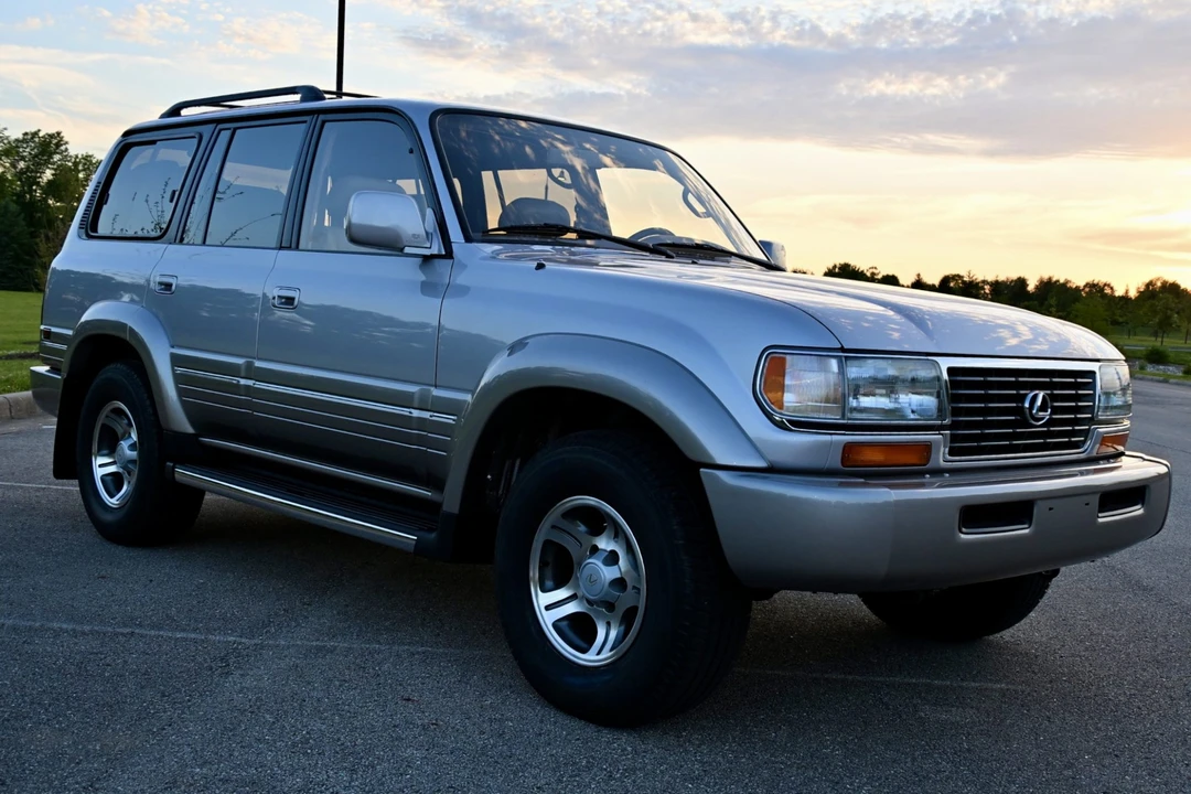1997 Lexus LX 1st Gen - Image 23 of 31