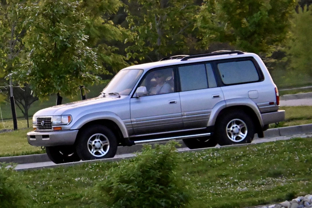 1997 Lexus LX 1st Gen - Image 7 of 31