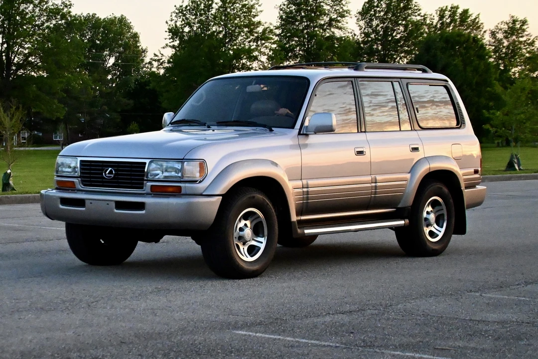1997 Lexus LX 1st Gen - Image 5 of 31