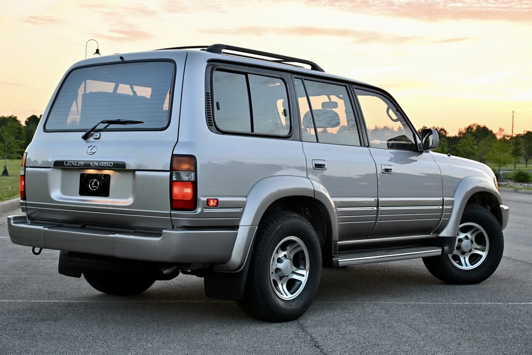 1997 Lexus LX 1st Gen - Image 21 of 31