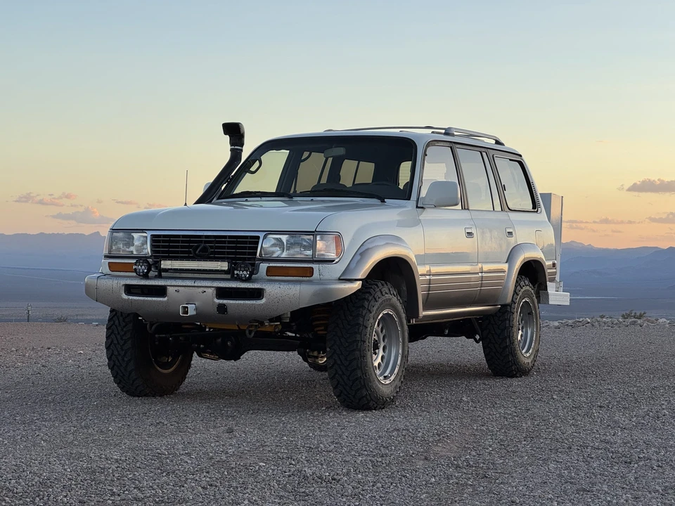 1997 Lexus LX 1st Gen - Image 4 of 31