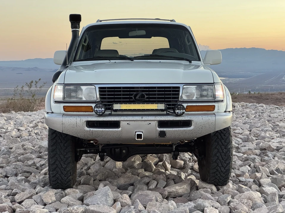 1997 Lexus LX 1st Gen - Image 28 of 31