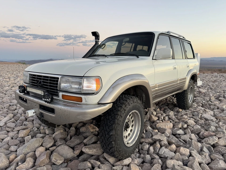 1997 Lexus LX 1st Gen - Image 24 of 31