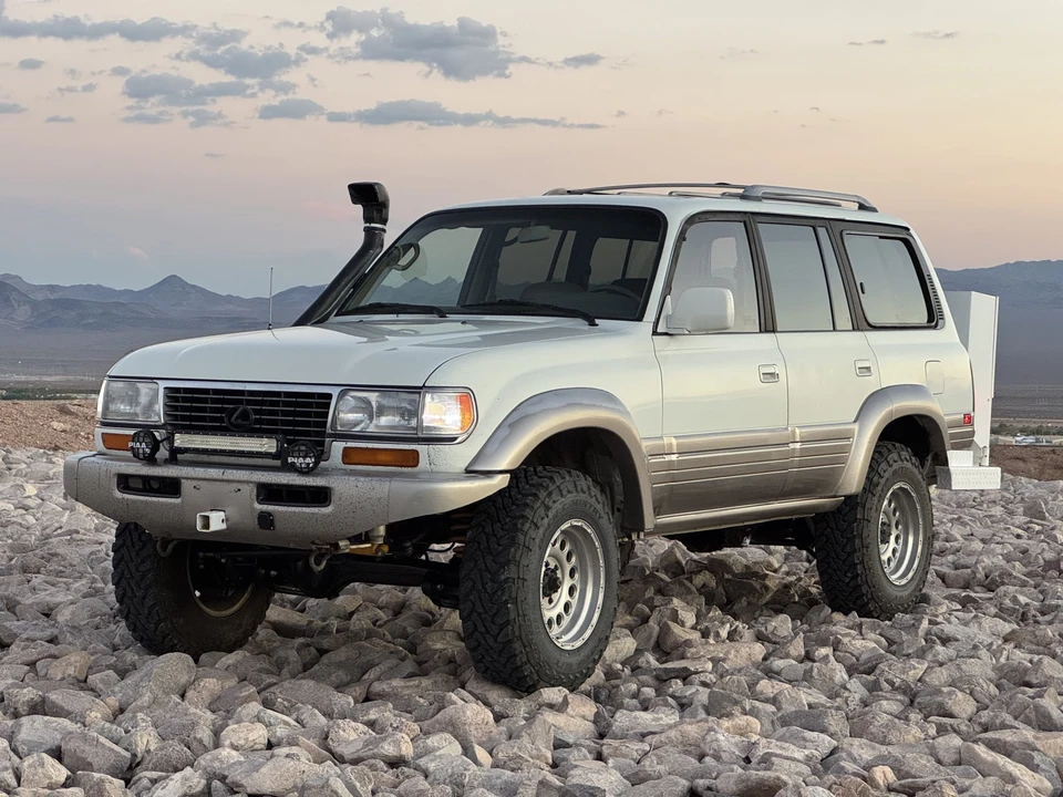 1997 Lexus LX 1st Gen - Image 22 of 31
