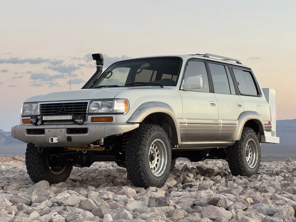 1997 Lexus LX 1st Gen - Image 23 of 31