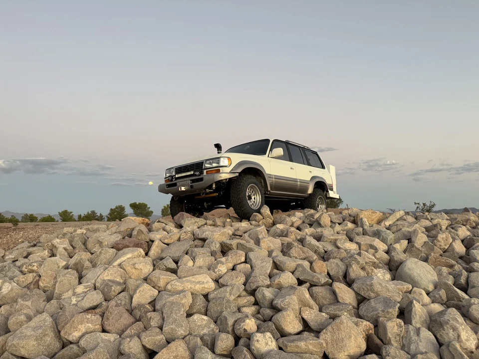 1997 Lexus LX 1st Gen - Image 17 of 31