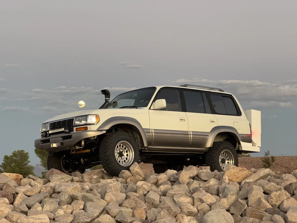 1997 Lexus LX 1st Gen - Image 19 of 31