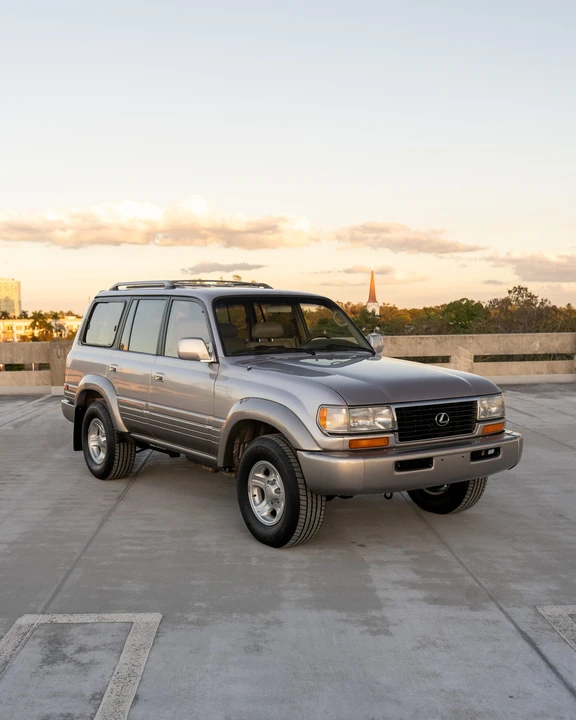 1997 Lexus LX 1st Gen - Image 4 of 31