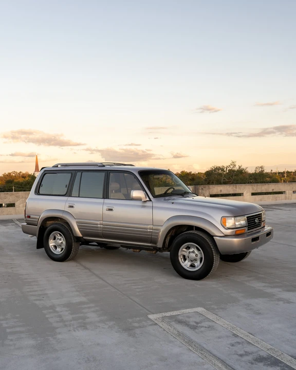 1997 Lexus LX 1st Gen - Image 9 of 31